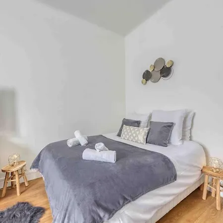 Апартаменты Studio Lumineux A 2 Min Du Metro + Lit Queen Size